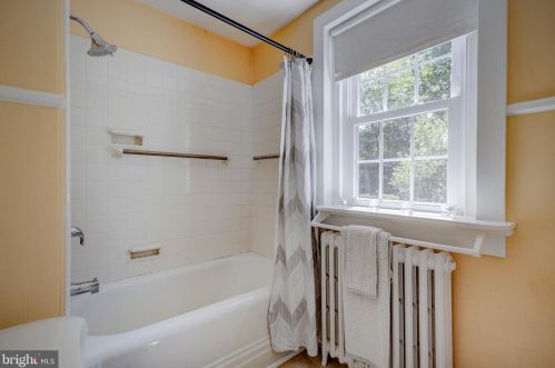 420 Allens Ln, Philadelphia PA 19119-3310 exterior