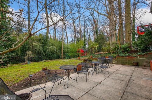 1253 Cresthaven Dr, Silver Spring MD 20903-1107 exterior