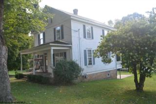 142 Sisler St, Kingwood, WV 26537-1040