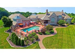 2102 Clairmont Dr, Belleville, IL 62221-7833