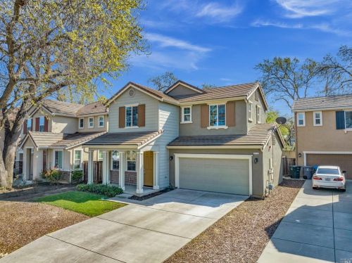 413 Comstock Way, Vacaville CA  95688-3128 exterior