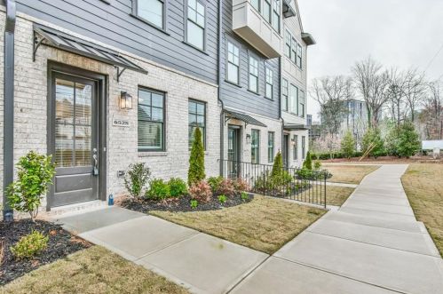 6528 Beacon Dr, Atlanta GA  30328-4204 exterior