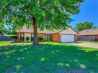 3828 Sunward Cir, Yukon, OK 73099-3221