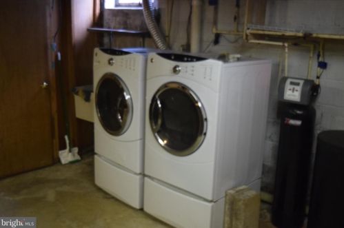 156 School House Rd, Lancaster PA  17603-6314 exterior