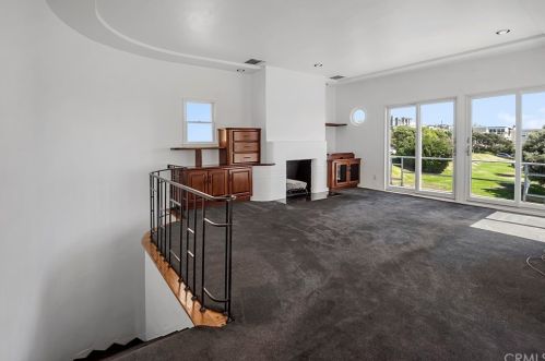 225 27th St, Manhattan Beach, CA 90266-2115