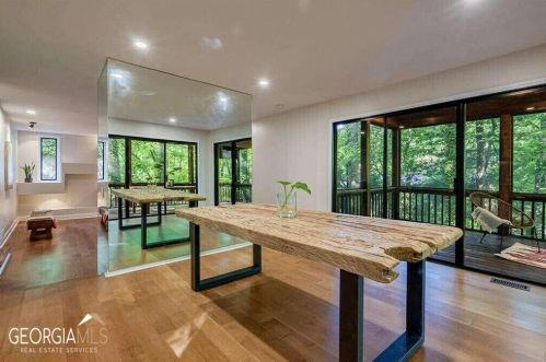 620 Colebrook Ct, Atlanta GA  30327-4710 exterior