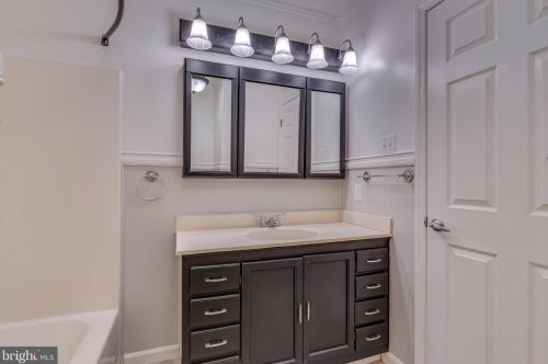 165 Gingerbread Ln, Harpers Ferry WV 25425-5591 exterior