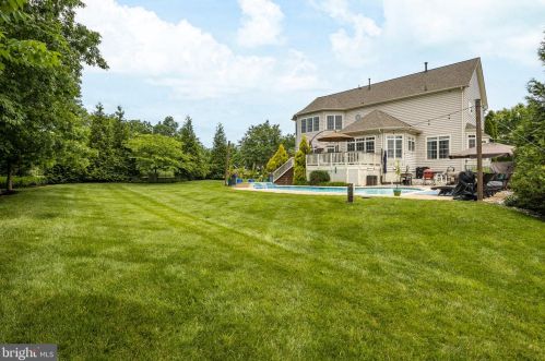 9001 Acadia Park Dr, Bristow, VA 20136-2101