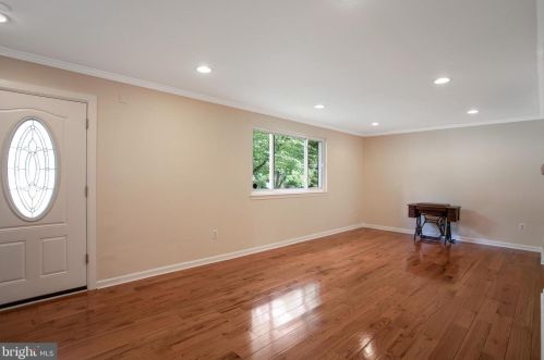 6812 Landor Ln, Springfield VA  22152-3333 exterior