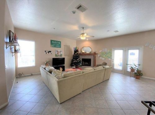609 37th St, Austin, TX 78705-1210