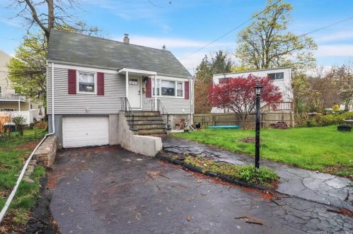 2 Glasser St, Norwalk CT  06854-4122 exterior
