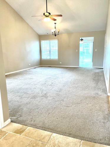 672 Kingsbridge Dr, Carol Stream IL  60188-4369 exterior