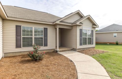 402 Tug Ct, Warner Robins GA  31088-2134 exterior