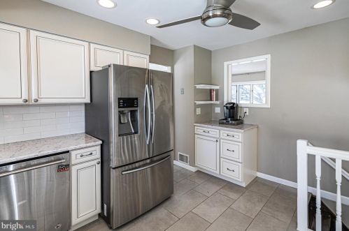 12 Hopatcong Dr, Trenton NJ  08648-4111 exterior