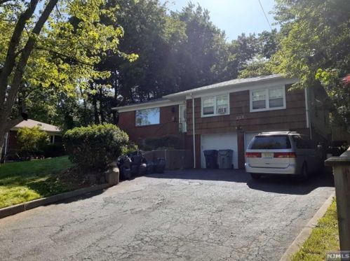 333 Kinderkamack Rd, River Edge, NJ 07661-1826