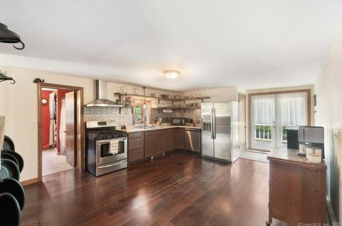 110 Squaw Rock Rd, Killingly CT  06239-4220 exterior