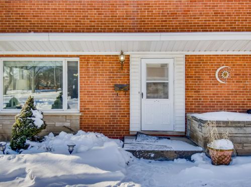 610 Shabonee Trl, Mount Prospect, IL 60056-3921
