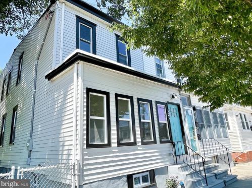 323 Burlington St, Gloucester, NJ 08030-1008