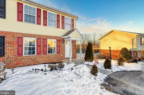 2001 Wyatt Cir, York, PA 17315-3675