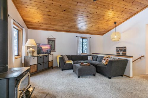 12555 Hillside Dr, Truckee CA  96161-6330 exterior