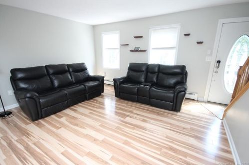 101 Oldham Ave, Waterbury, CT 06705-3059