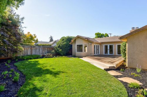 1613 Hollingsworth Dr, Mountain View, CA 94040-2950