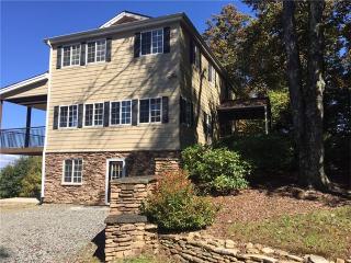 279 Redmond Gap Rd, Rosman, NC 28772-9733