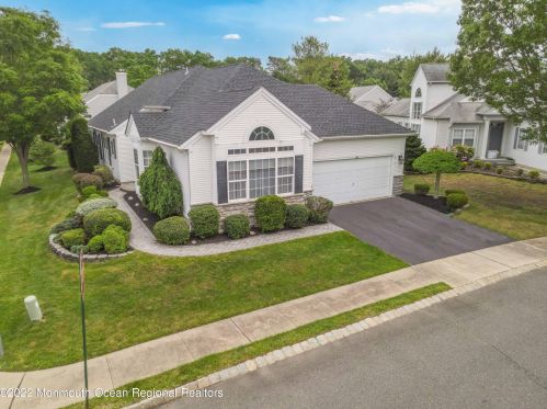 1 Evans Ct, Lakehurst, NJ 08759-6040