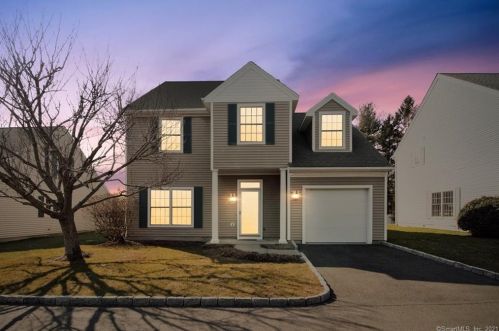 14 Village Ct, Wilton CT  06897-4544 exterior