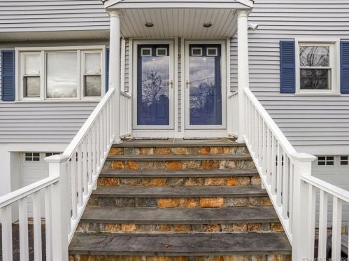2 Truman Ct, Norwalk, CT 06854-1208