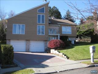 41 Jani Ct, Clifton NJ  07013-2518 exterior