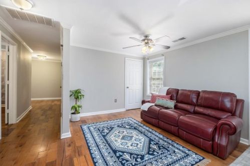 34 Hutchinson St, Atlanta GA  30307-3818 exterior