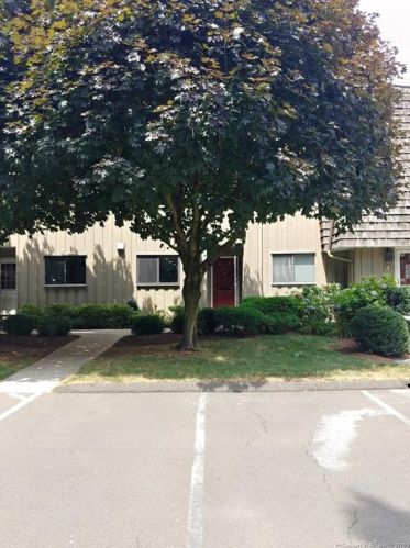 52 Ledgebrook Dr, Norwalk, CT 06854-1063