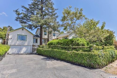 3135 Los Olivos Ln, Glendale, CA 91214-2733