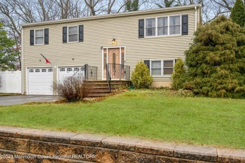 37 Pine Tree Dr, Berkeley Township, NJ 08721-1723