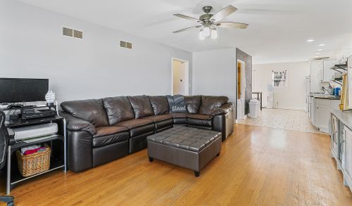 401 Elm St, Frankfort, IL 60423-1103