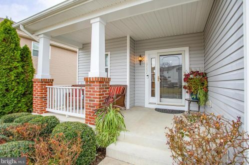 18562 Quantico Gateway Dr, Triangle, VA 22172-1773