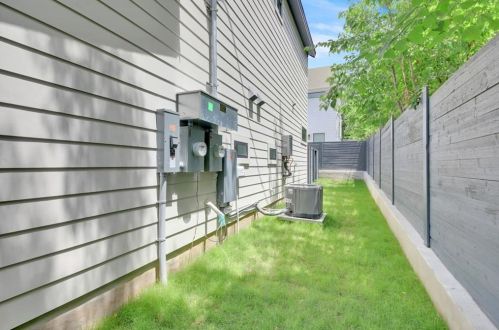 4615 2nd St, Austin TX  78745-2102 exterior