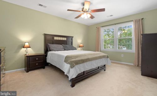 5637 Fort Corloran Dr, Springfield VA  22015-2114 exterior