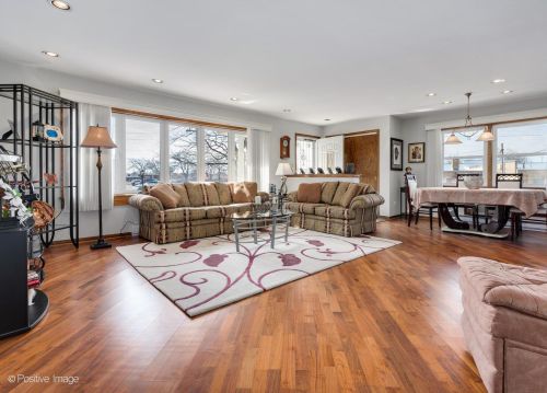 8170 Davis St, Niles IL 60714-1506 exterior