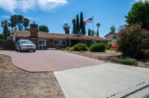 16273 Rancho Escondido Dr, Riverside CA  92506-5814 exterior