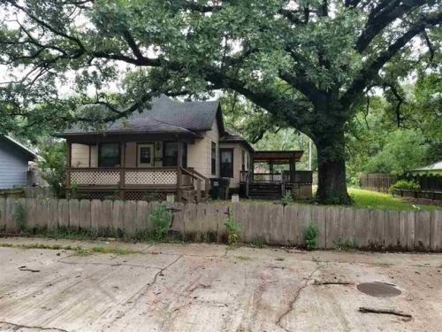 513 Locust St, Halstead, KS 67056-2124
