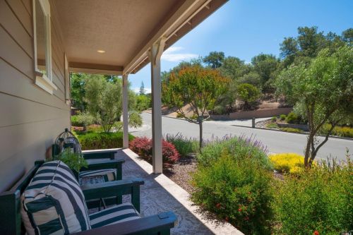 1567 Clear Ridge Dr, Healdsburg, CA 95448-7062