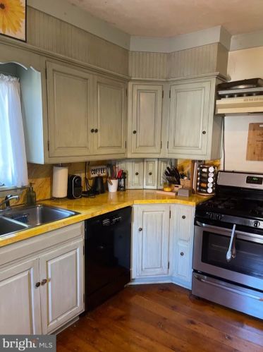 217 Walnut St, Lancaster PA  17602-2438 exterior