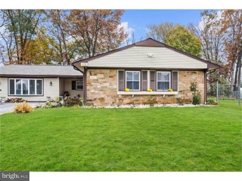 53 Glover Ln, Willingboro, NJ 08046-3219