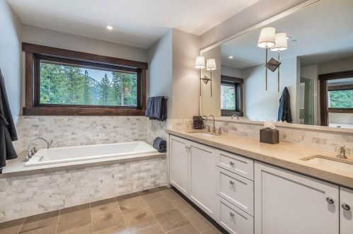 8208 Valhalla Dr, Truckee CA  96161-4296 exterior