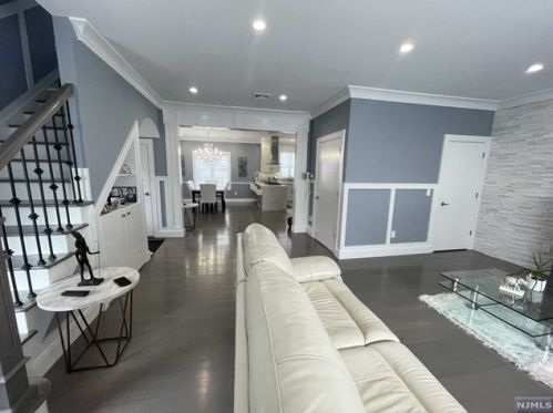 318 3rd St, Cliffside Park, NJ 07010-1417