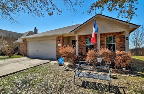1549 Amberwood Loop, Uhland TX  78640-5272 exterior