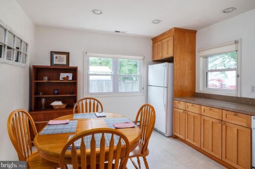 4935 Chestnut St, Shady Side MD 20764-9661 exterior