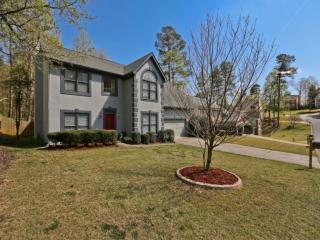 2185 Whitehall Dr, Marietta, GA 30066-7201